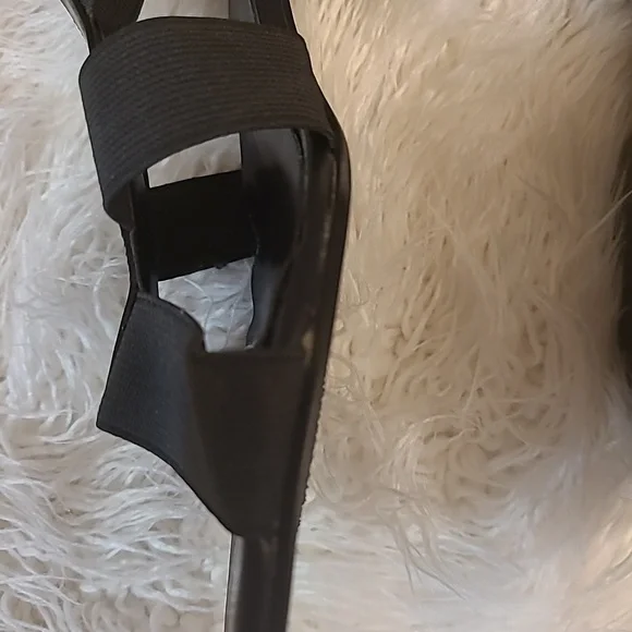 Black summer sandals. - Picture 5 of 8